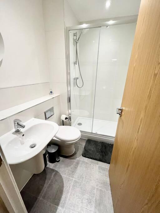 Spacious 2 Bed Ground Floor Apartment, Free Parking, Close To Historic Dockyard & Gunwharf Quays Portsmouth Exterior foto